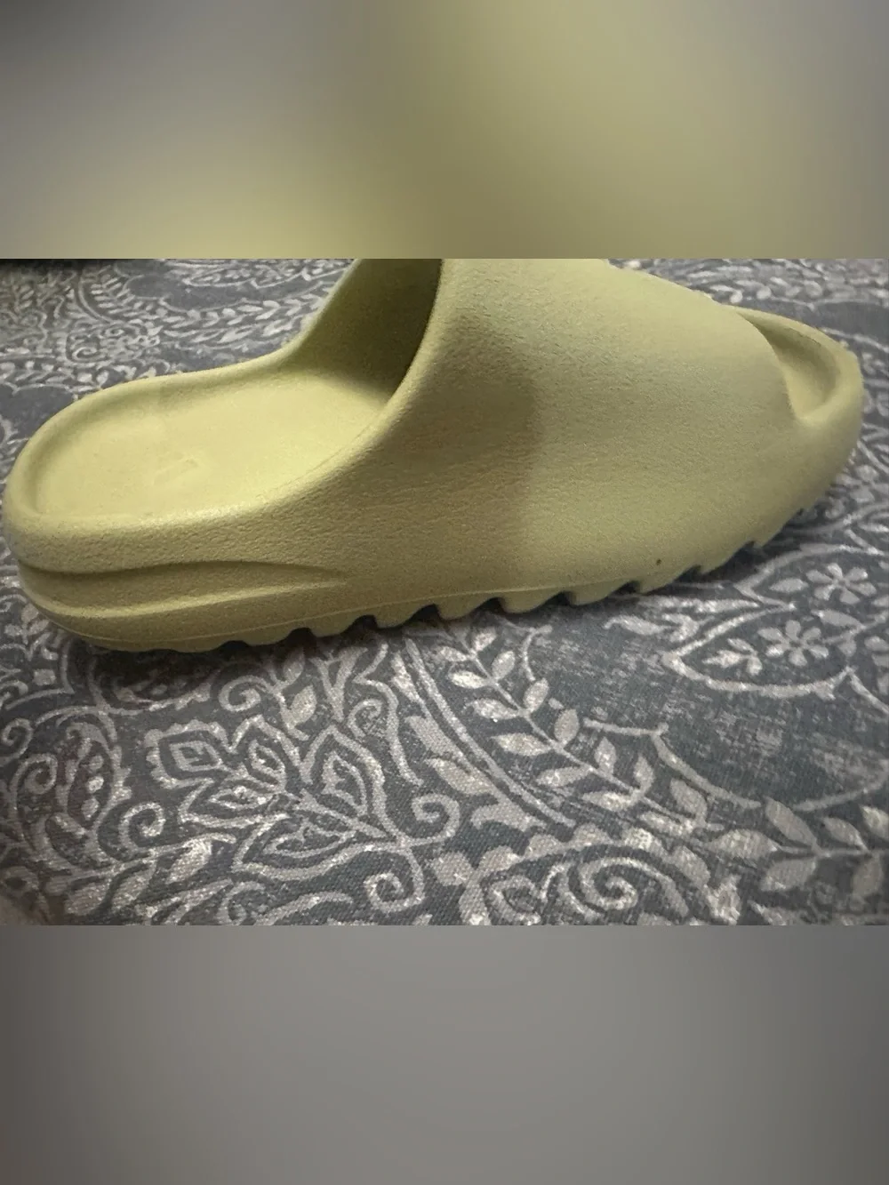 Adidas Yeezy slides size 3 youth